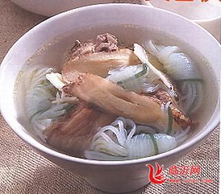 产后瘦身食谱:黄耆茯苓鸡汤