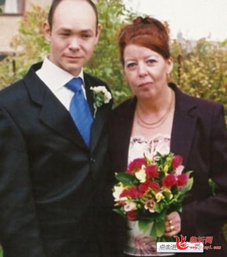 英一男子变性后与妻子重新结婚