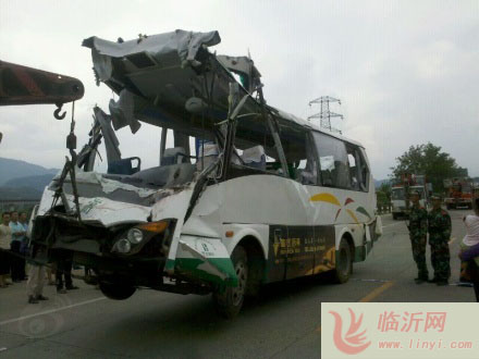 武夷山公路坍塌